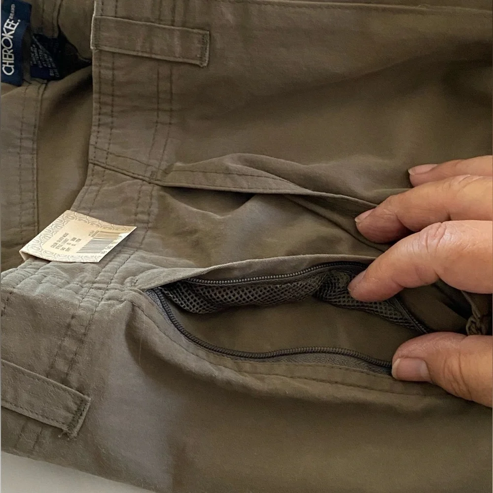 NWT - Cherokee Classic Green Chino Walking Shorts Velcro & Zipper Pockets Sz 44